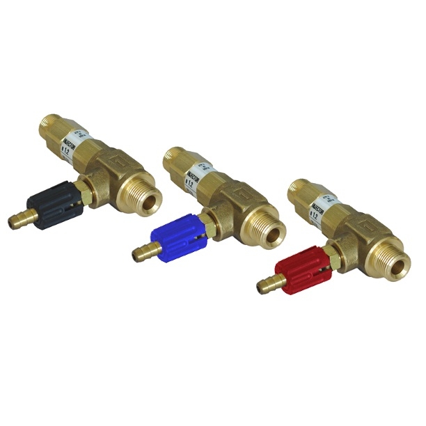 Extended adjustable Venturi chemical injector