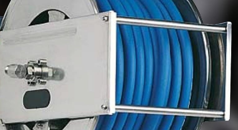 How does a hose reel work?